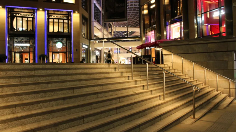 St James Quarter Edinburgh | Bespoke hospitality lighting | Glowrail LED handrail | The Light Lab